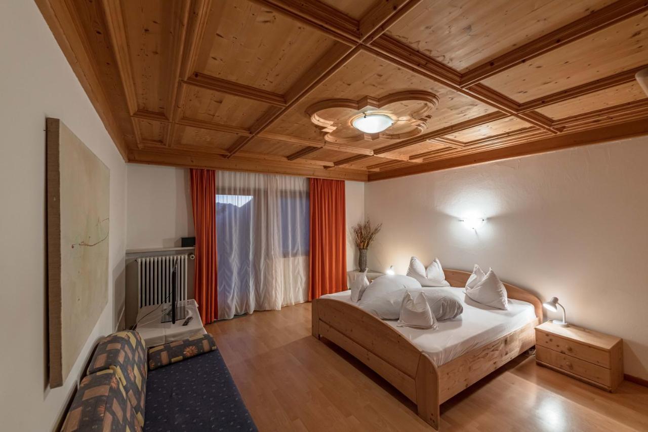 Pension Apartments Klotznerhof Schenna Buitenkant foto