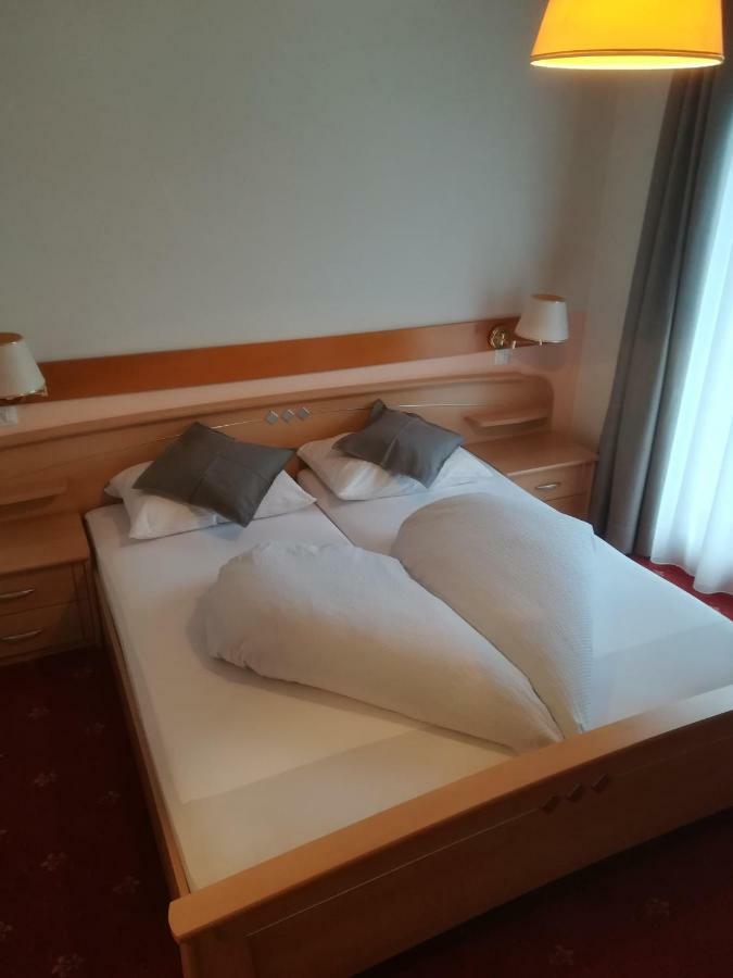 Pension Apartments Klotznerhof Schenna Kamer foto